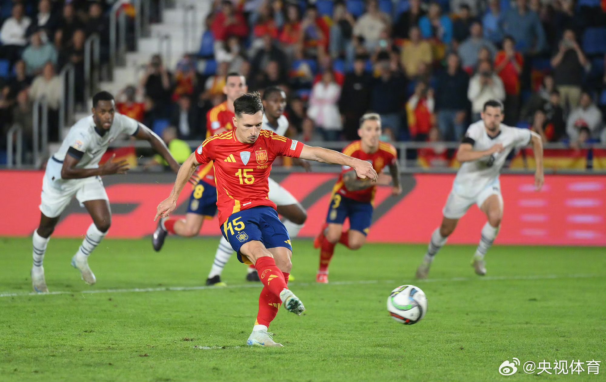 乐竞体育包含葡萄牙体育迎欧超杯关键赛，集结日迎来里程碑，气氛紧张，阵容厚度经受考验的词条